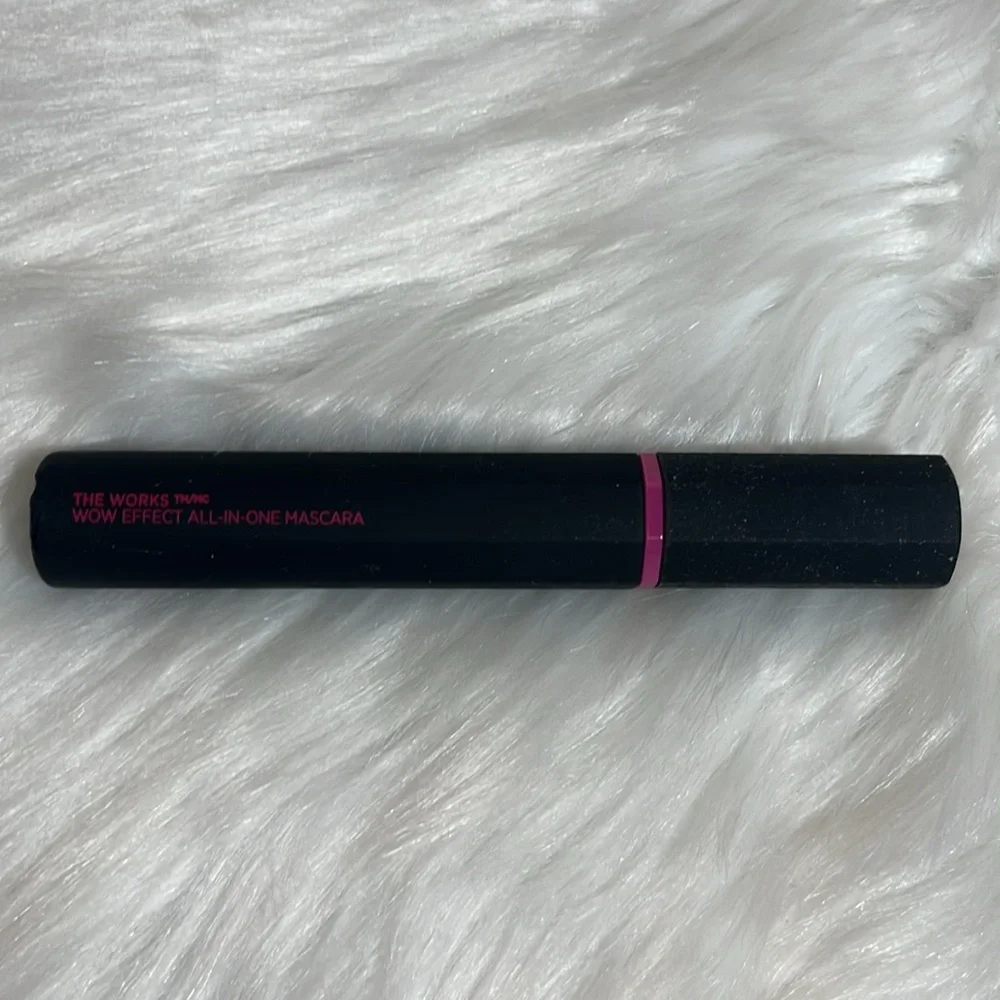 New Col Lab Waterproof Extreme Black Mascara